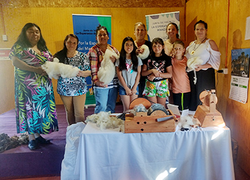 地区住民女性グループの就職支援の様子