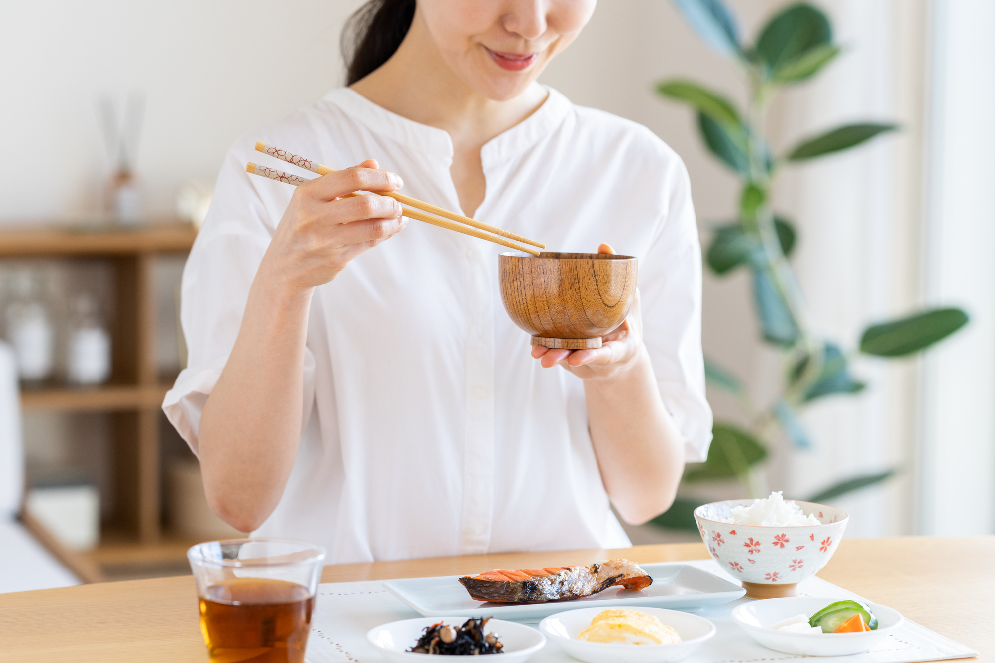 生活を見直しても生理中の体調不良が続く場合は、受診の検討を