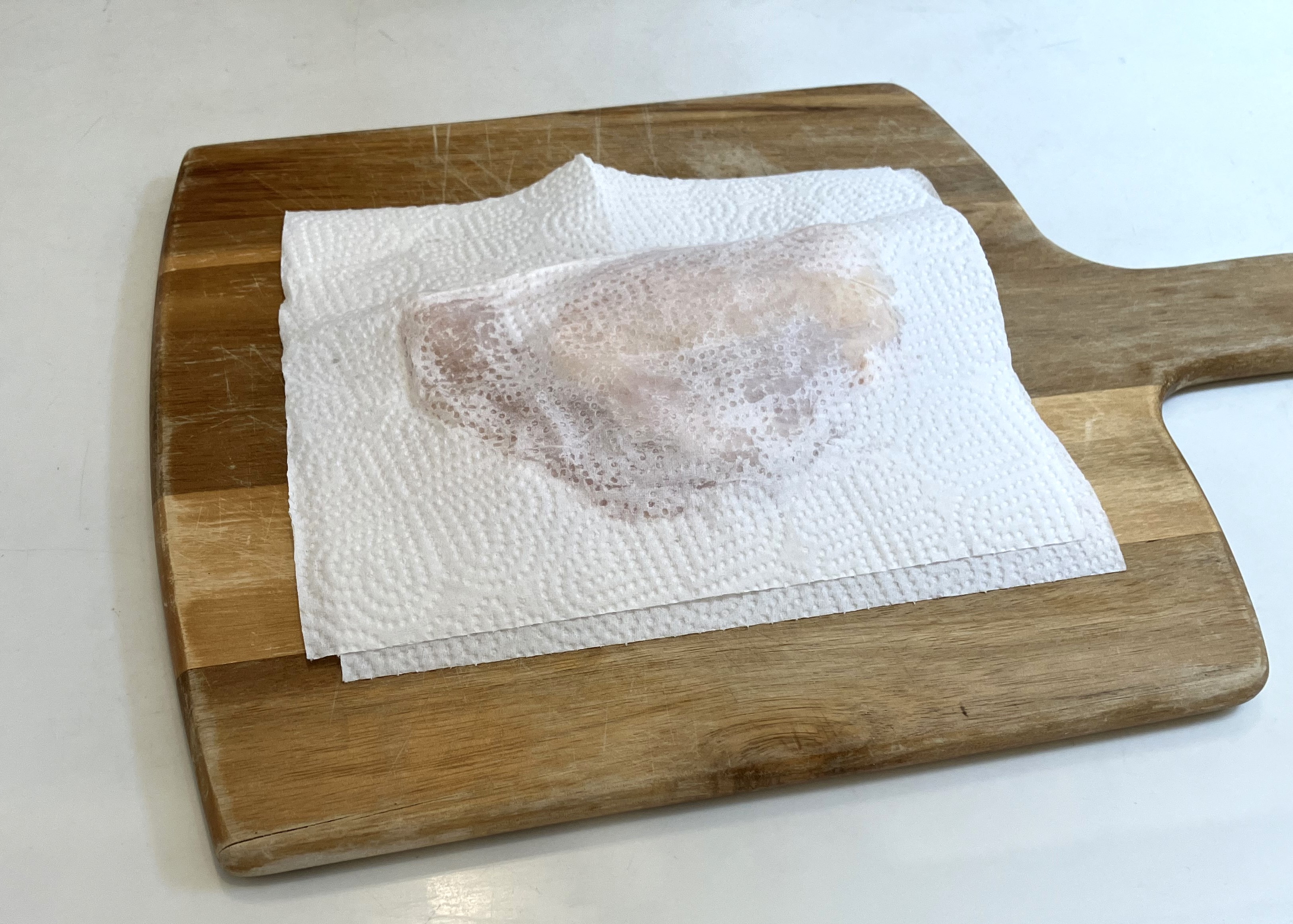 3. 身の側も同様に水分を拭き取りましょう