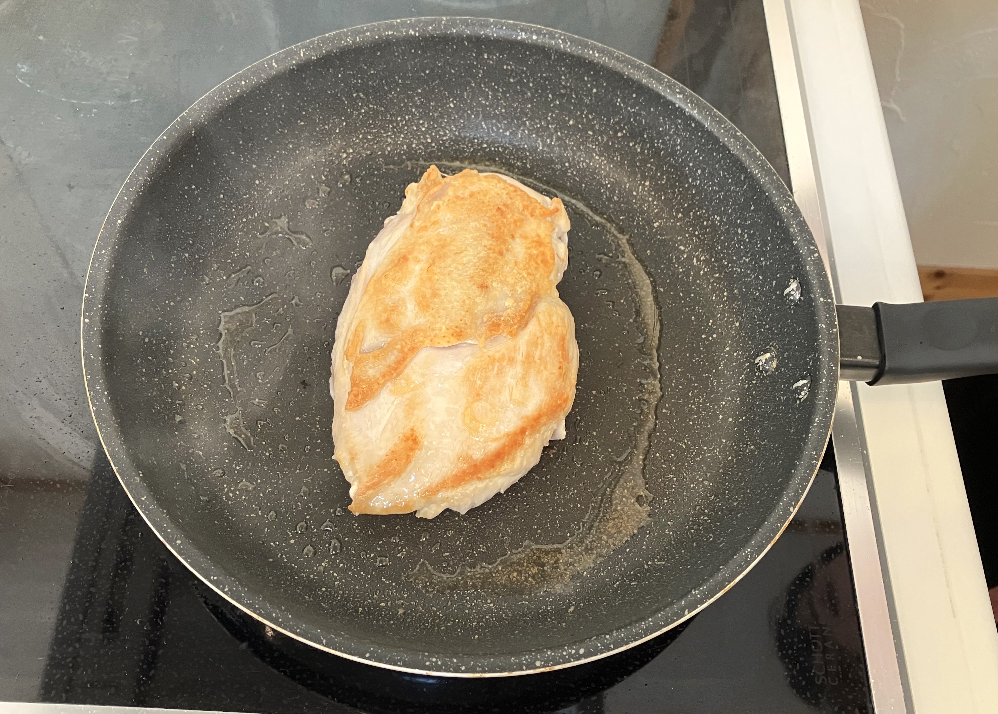 6. 裏返して、身の側も同じように焼いていきます