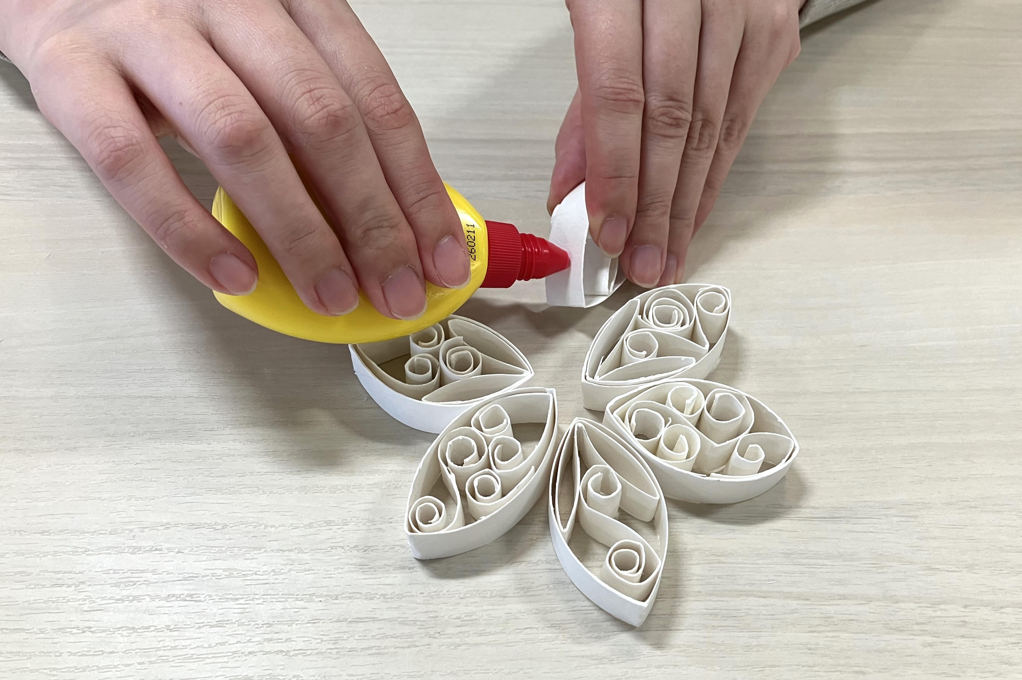 木工用ボンドで接着
