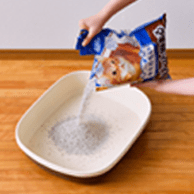 固まる猫砂の使用方法1：トイレ容器に敷き詰める