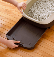 システムトイレ用シートのセット方法1：トレーを引き出す