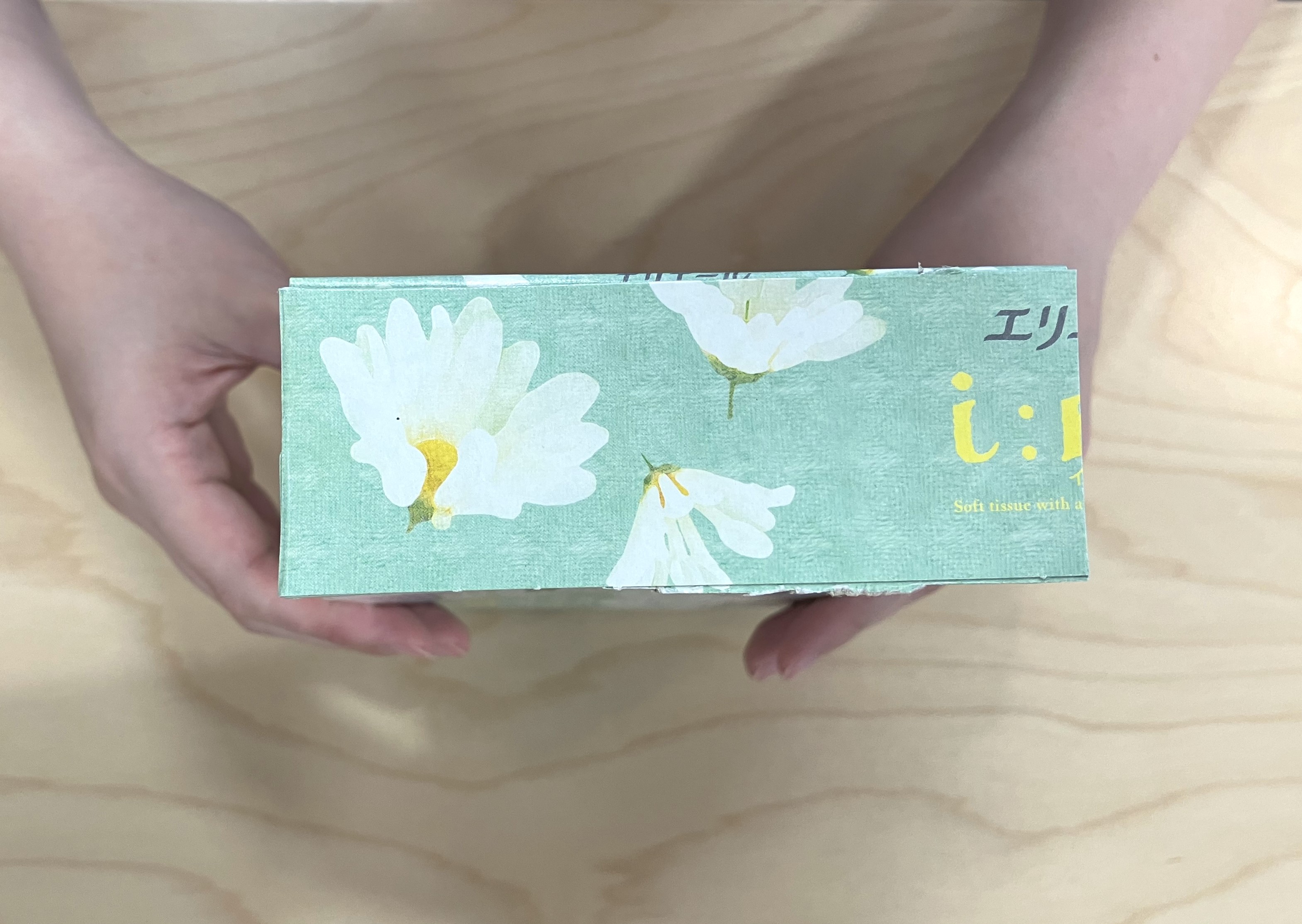 3で閉じた外側に、2で作ったパーツを両面テープで貼る