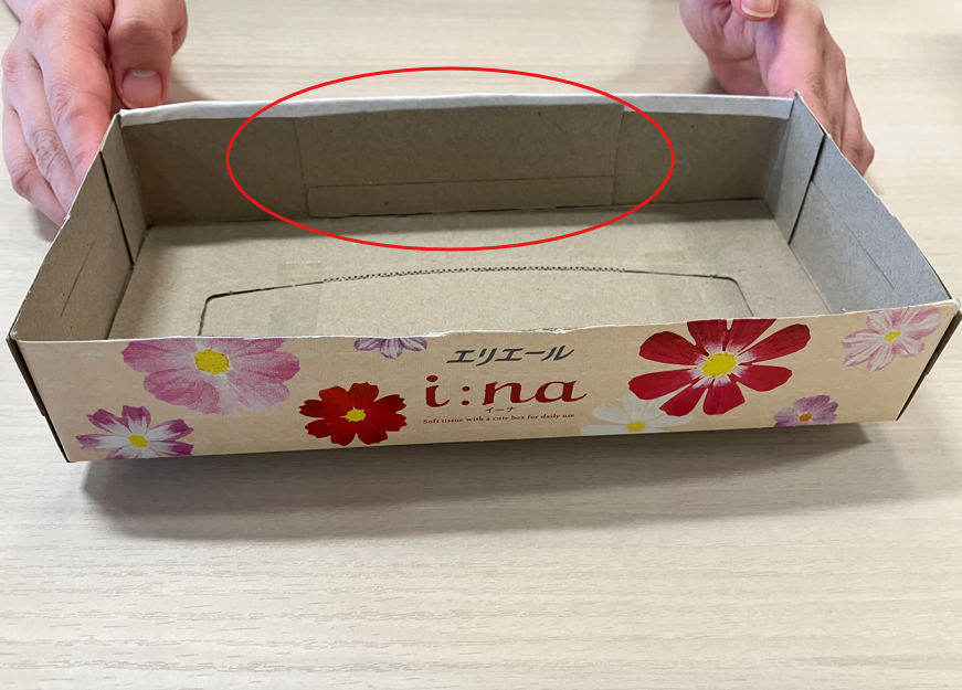 11～14で作った引き出し本体の外側に、15の持ち手を手芸ボンドか両面テープで貼る