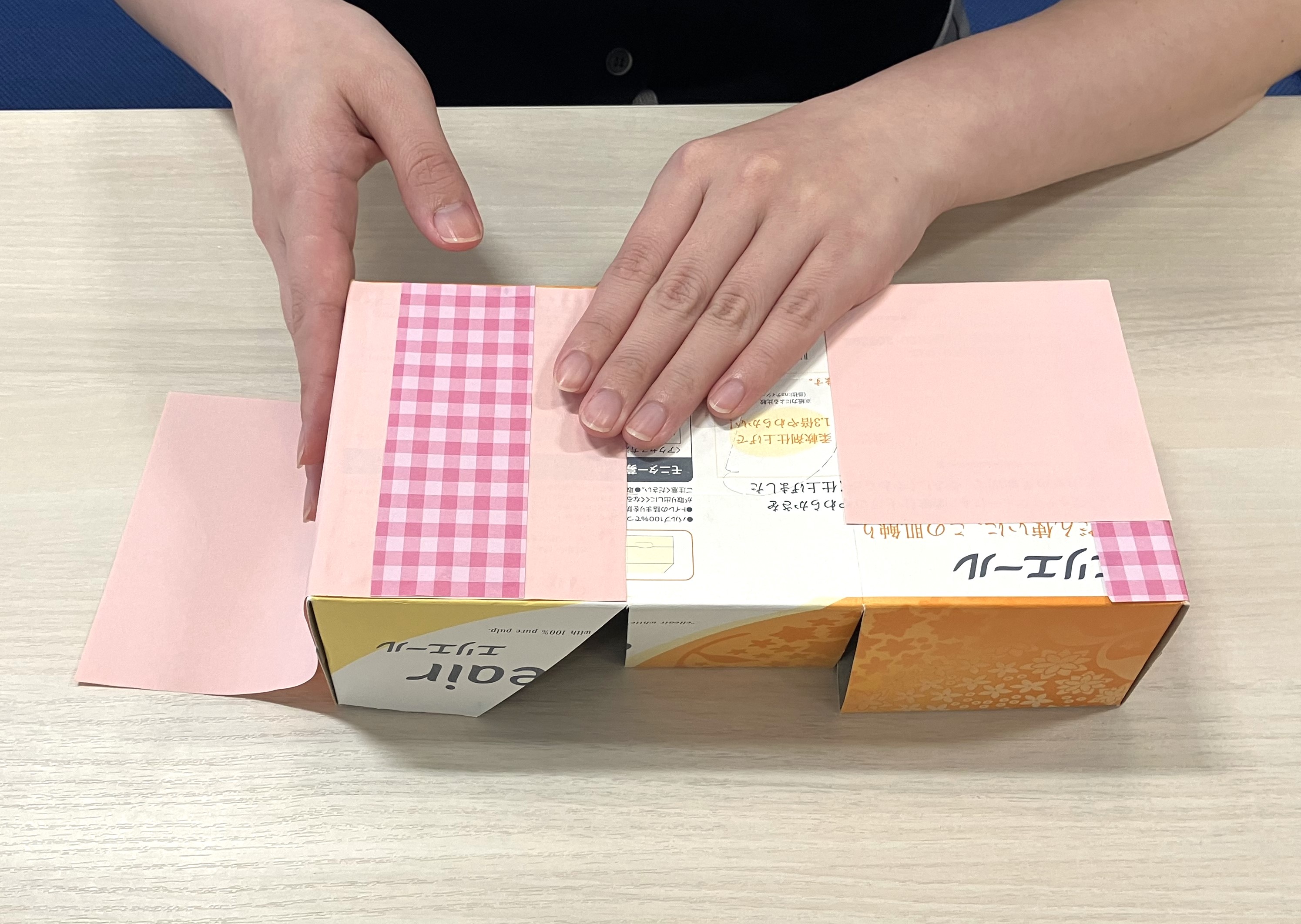 蓋側にも紙や布を貼ったり、リボンで飾ったりしてみましょう